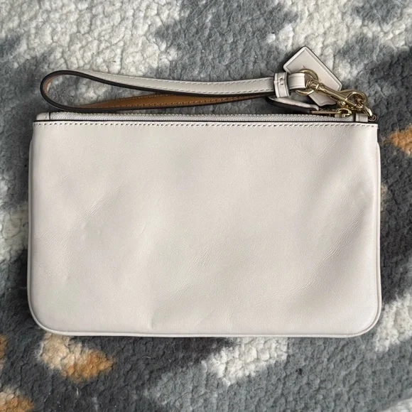 BNWOT Coach Small Wristlet With Cut Out Tea Rose – Cream/Gold - Picture 2 of 14